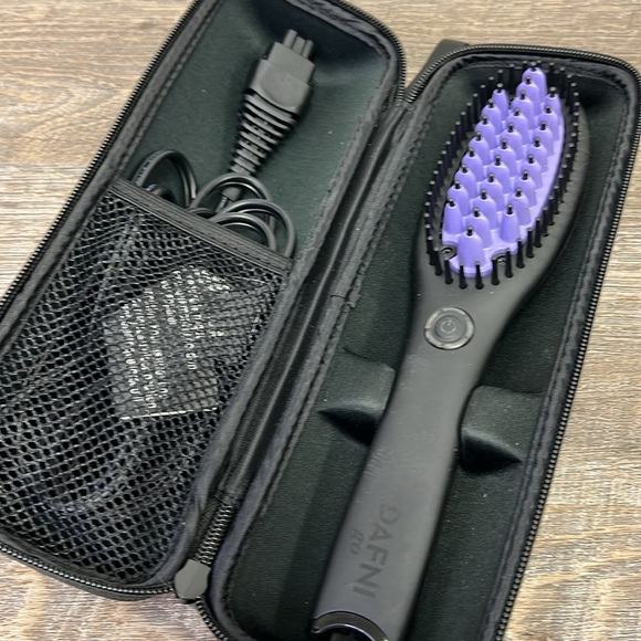 DAFNI Go Hair Straightening Ceramic Brush & Storage Case - Picture 3 of 7